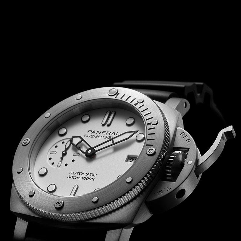 3 Top clone Panerai 1:1 replica of the Submersible PAM01590 42mm